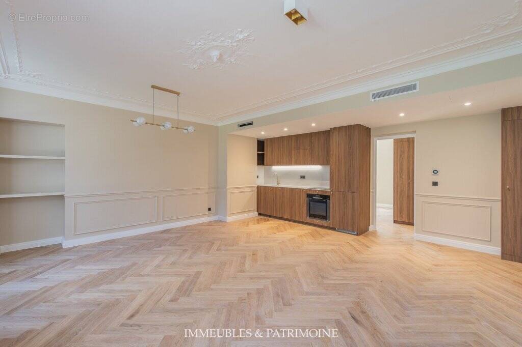 Appartement à PARIS-8E