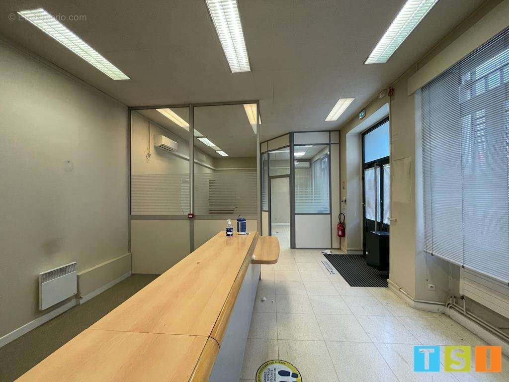 Commerce à MONTREJEAU