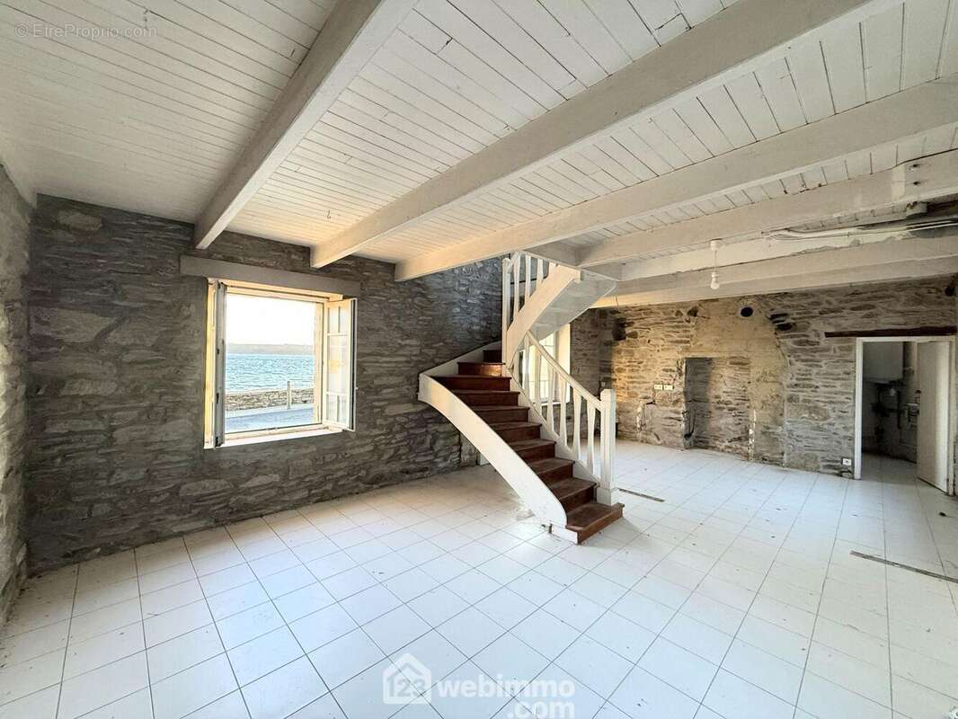 Maison à TREDREZ-LOCQUEMEAU