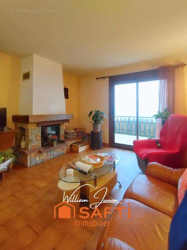 Photo 3 - Maison à SAINT-JUST-MALMONT