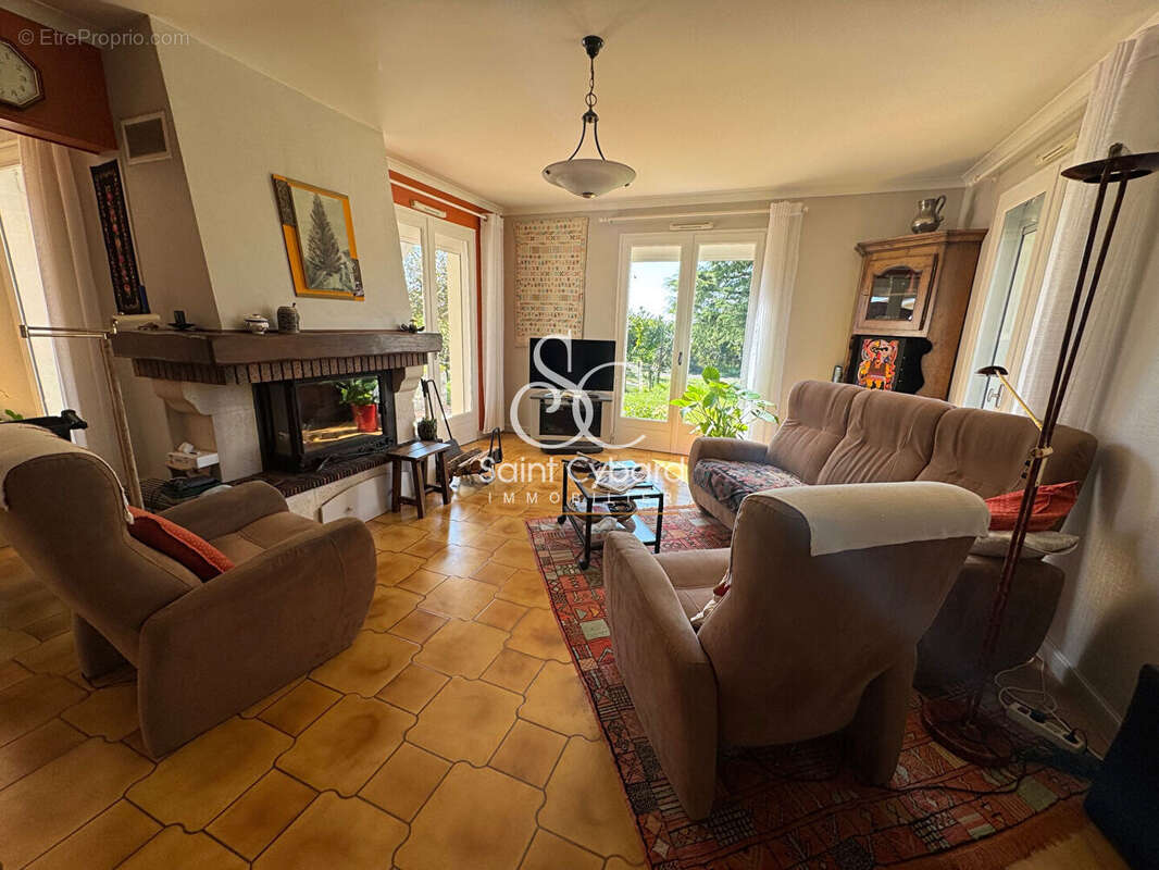 Maison à FLEAC