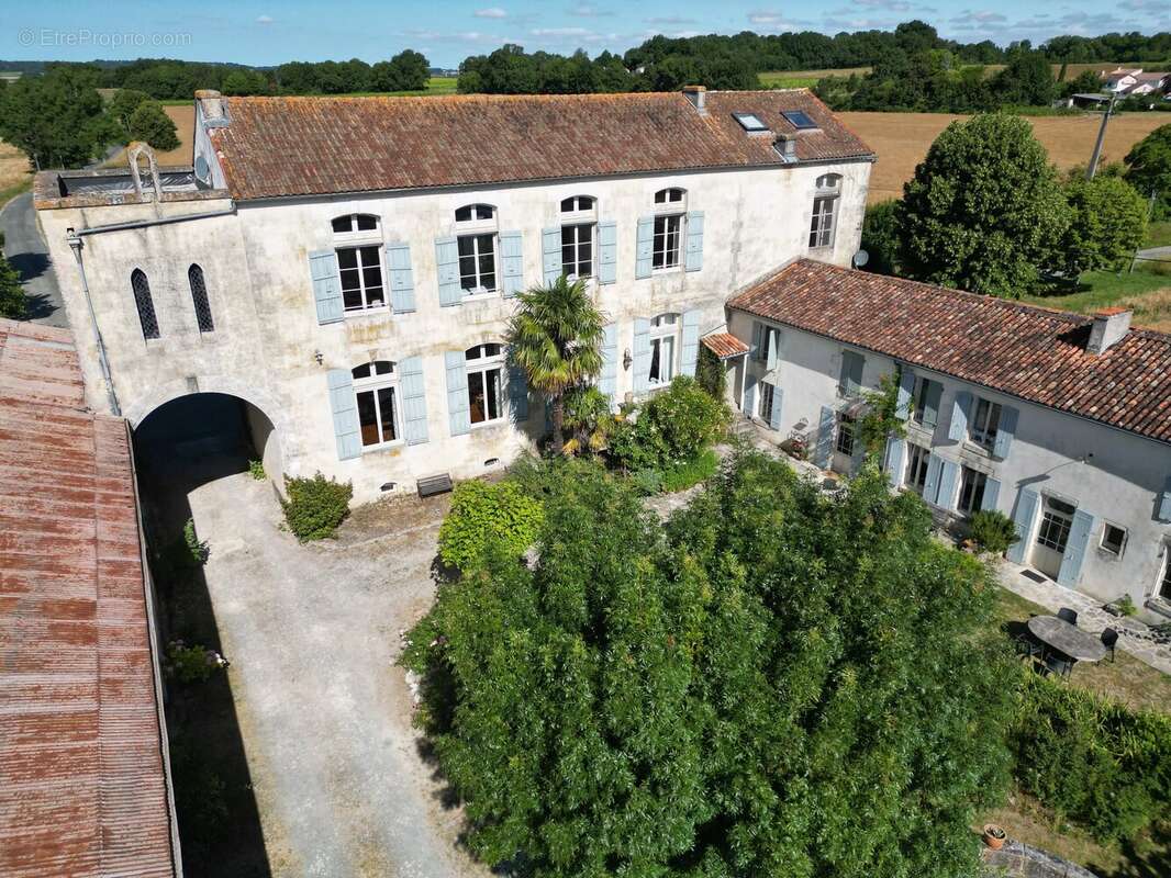Superbe manoir, chapelle et 7 gîtes en bordure d'un village animé - photo 7