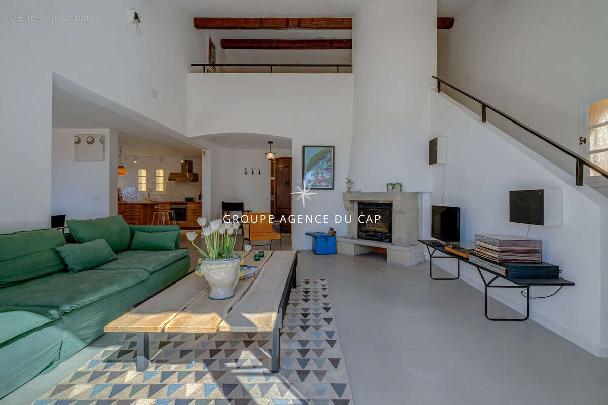 Vue mer sur le golfe de saint tropez provencale de charme renovee avec piscine garage et sous sol aux issambres - photo 4