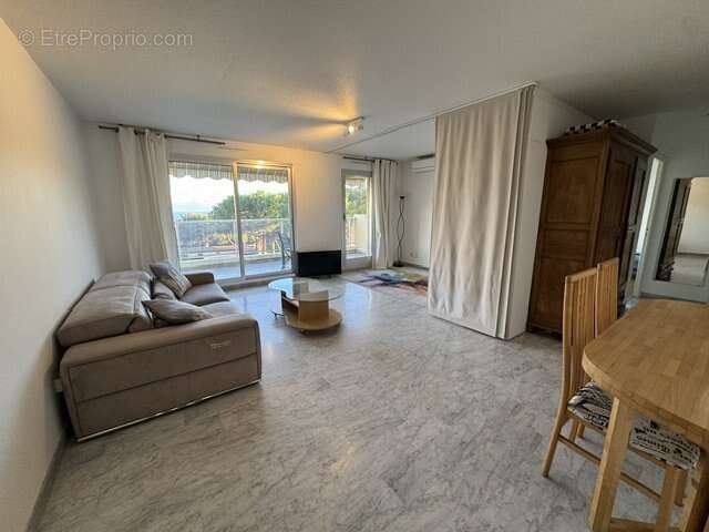 Appartement à VILLENEUVE-LOUBET