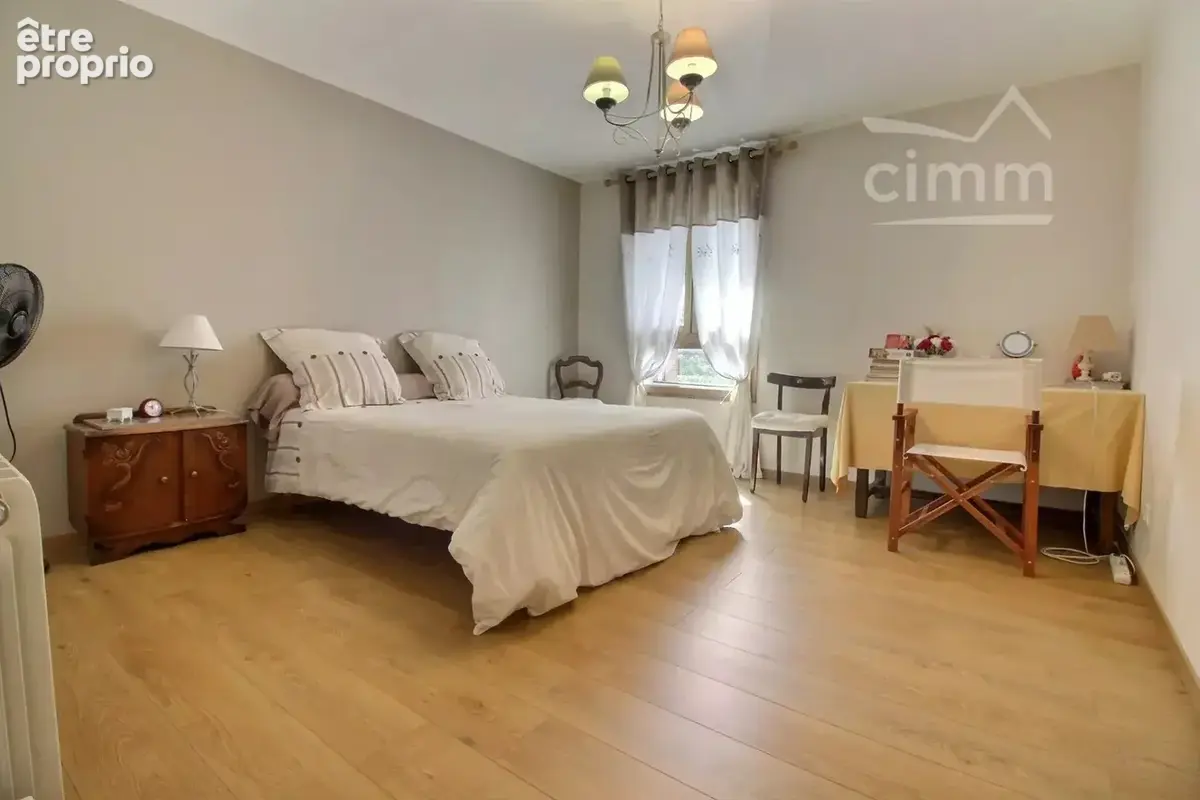 Ancienne bâtisse rénovée avec dépendances - photo 8