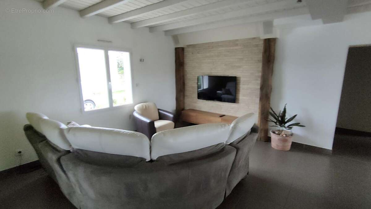 Maison à LES LANDES-GENUSSON