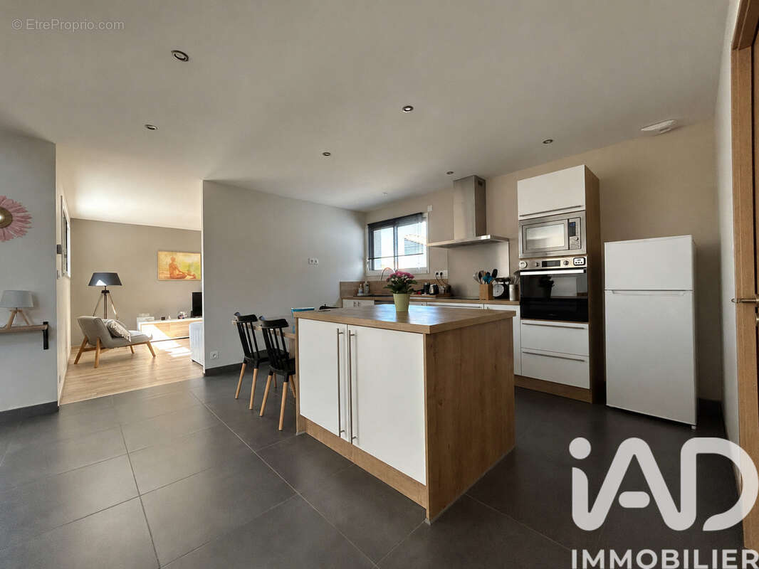 Maison 116 m² à Saint-Denis-La-Chevasse  - photo 6