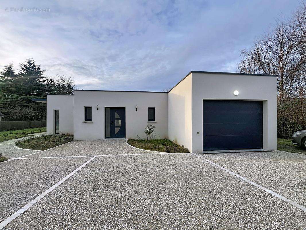 Maison à SAVIGNE-SUR-LATHAN