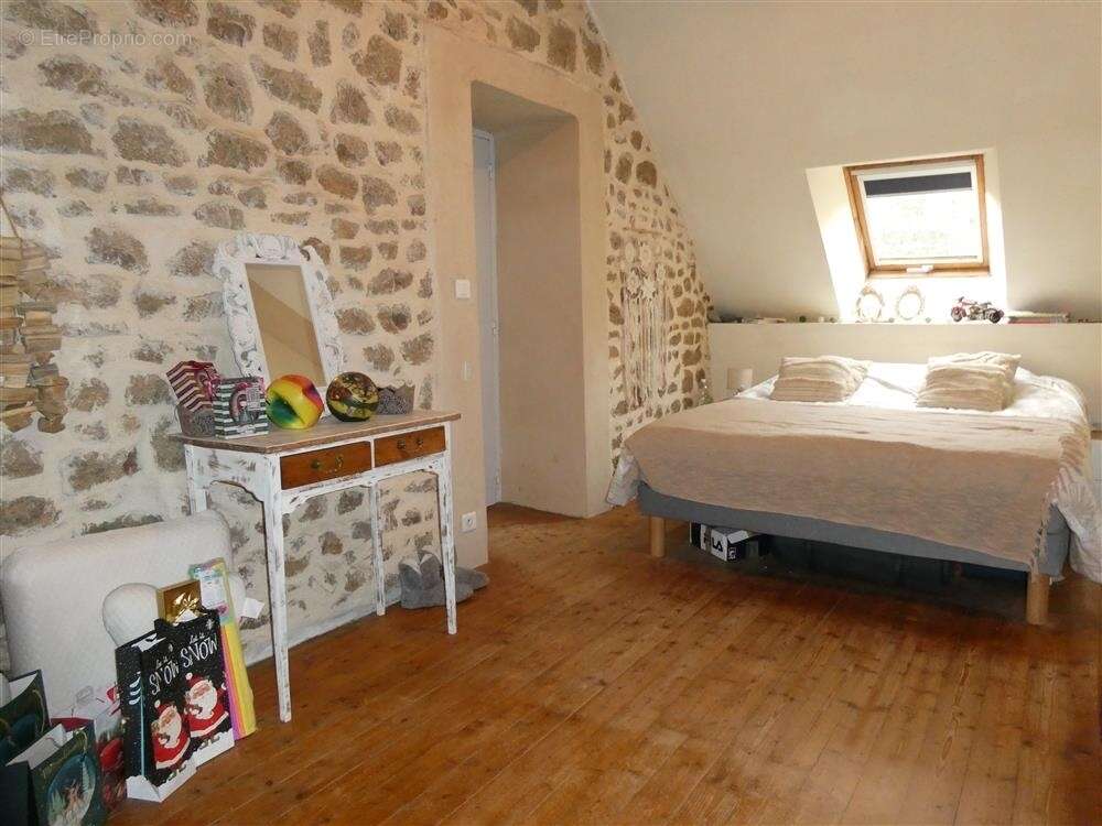 Maison à LASSAY-LES-CHATEAUX