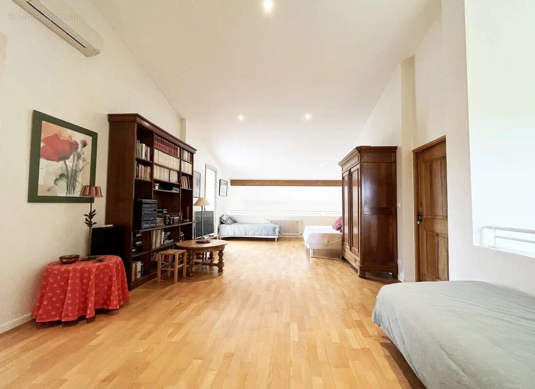 Maison à L'ISLE-SUR-LA-SORGUE