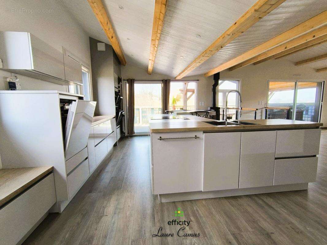 Maison 213 m² à Talmont-Saint-Hilaire  - photo 7