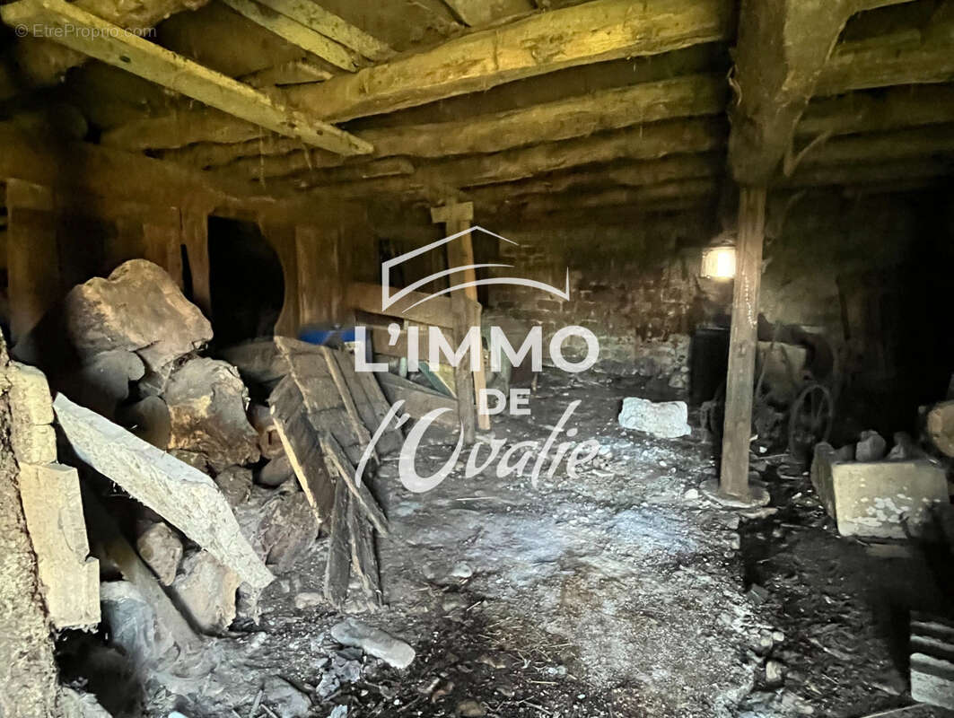 Maison à LES QUATRE-ROUTES-DU-LOT