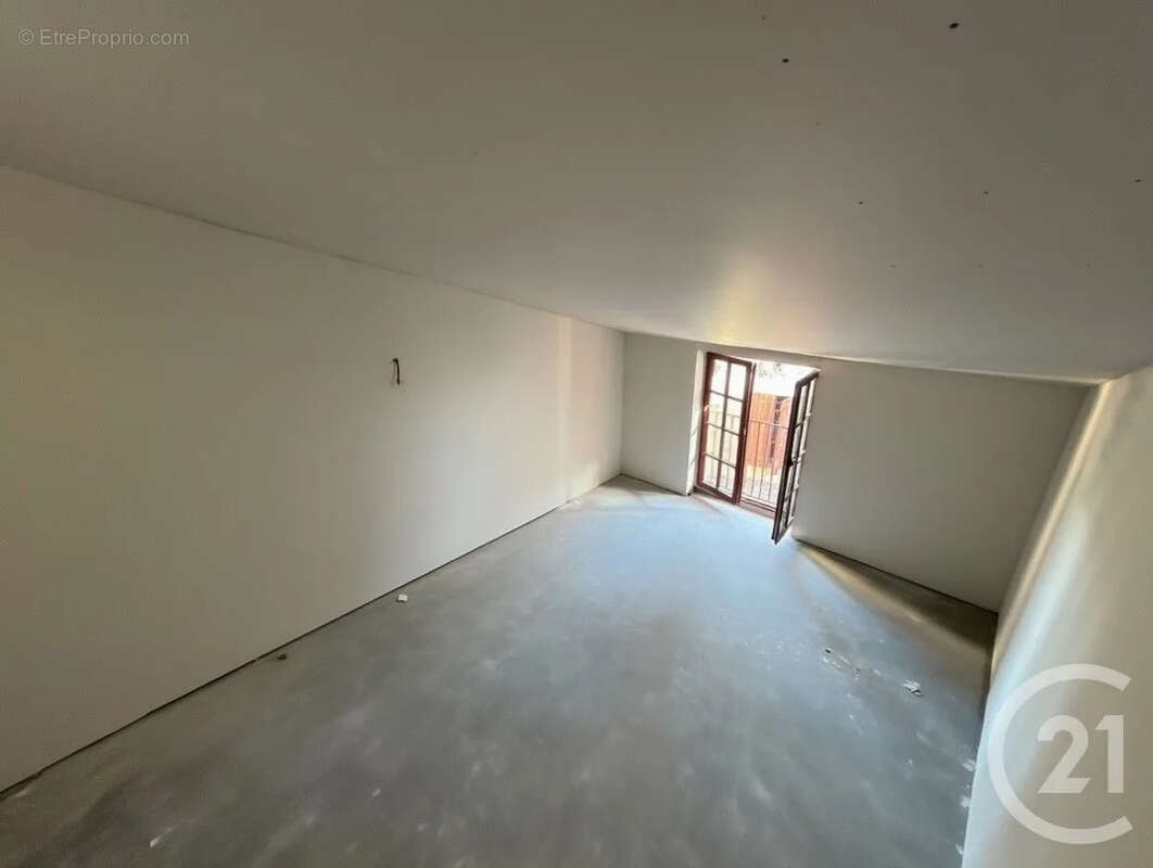 Appartement à CHATEAUNEUF-GRASSE