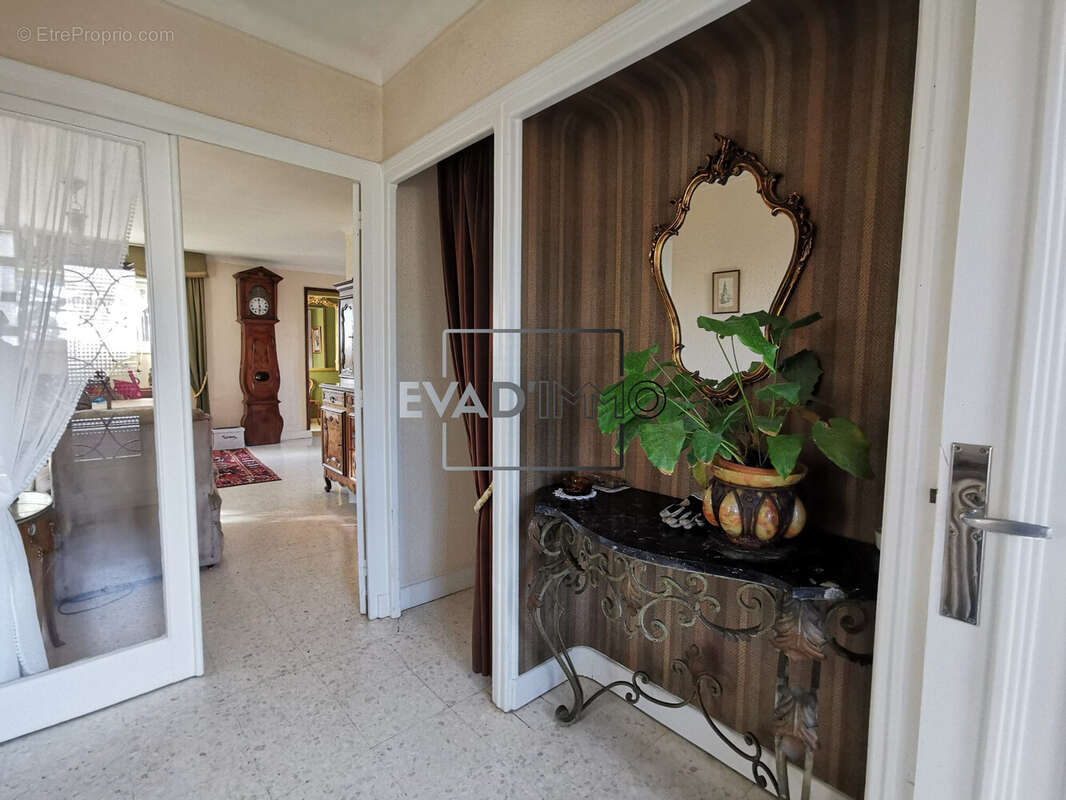 Maison à CHAZELLES-SUR-LYON