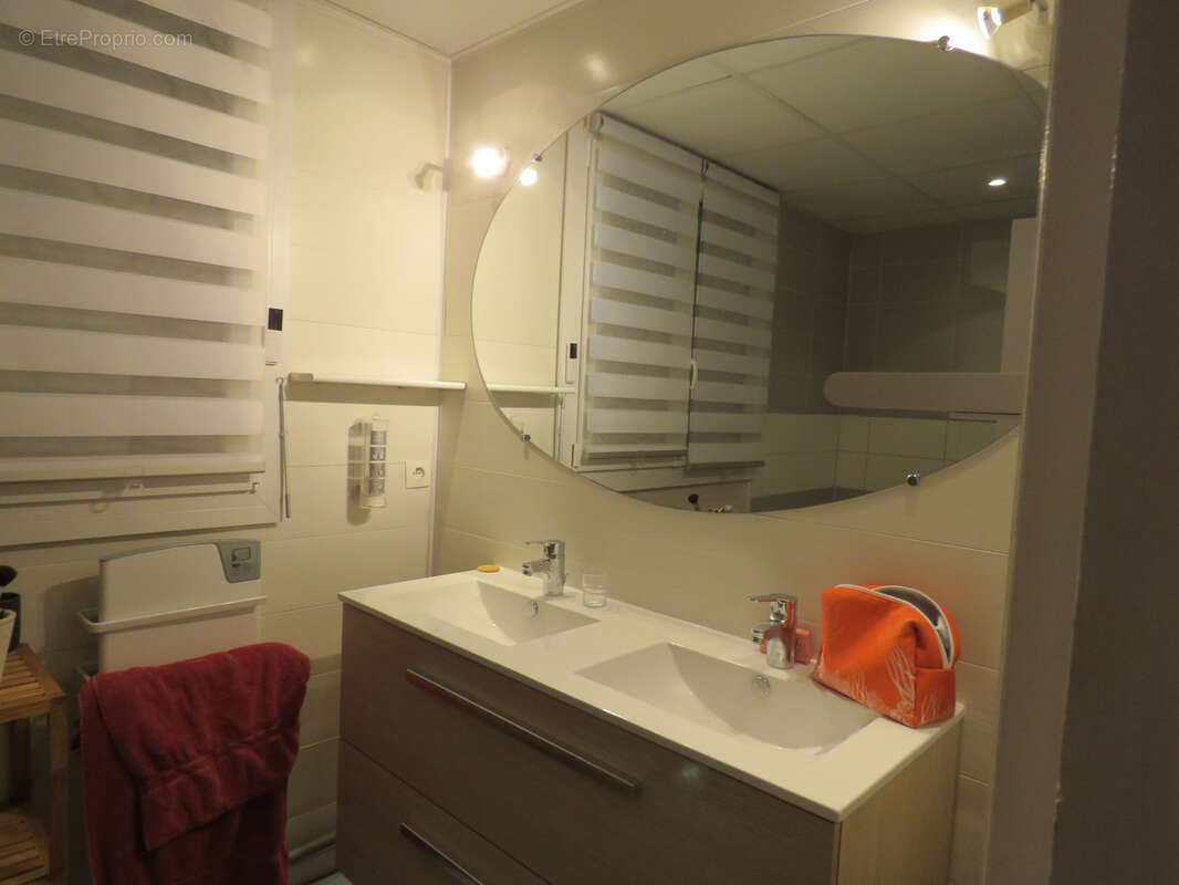 Maison à NOTRE-DAME-DE-SANILHAC