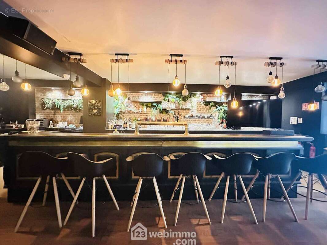 Bar entièrement équipé, pensé pour un service fluide et professionnel - Commerce à SAINT-QUENTIN