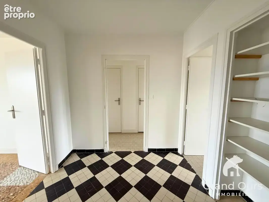 YZEURE - Appartement T4bis Lumineux avec Balcons, Garage et Jardin Privatif - photo 9