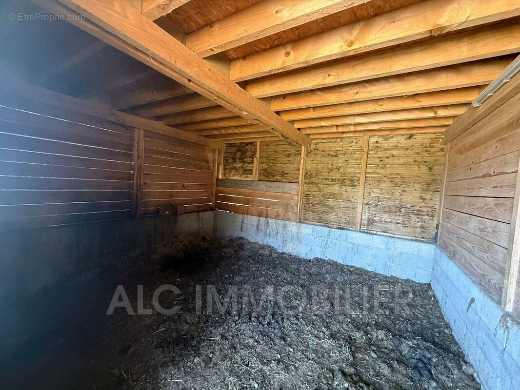 Maison à SAINT-AQUILIN-DE-CORBION