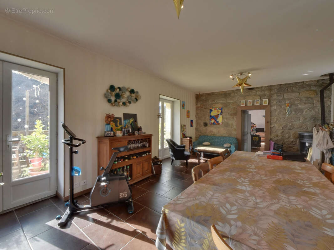 Maison à LES OLLIERES-SUR-EYRIEUX