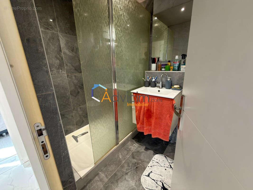 Salle d'eau &amp; WC - Maison à SAINT-CHAMOND