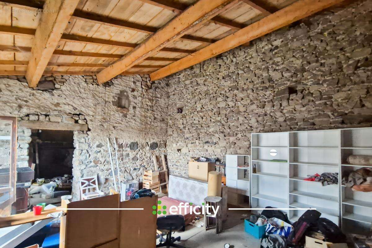 Parking à ISSERTEAUX