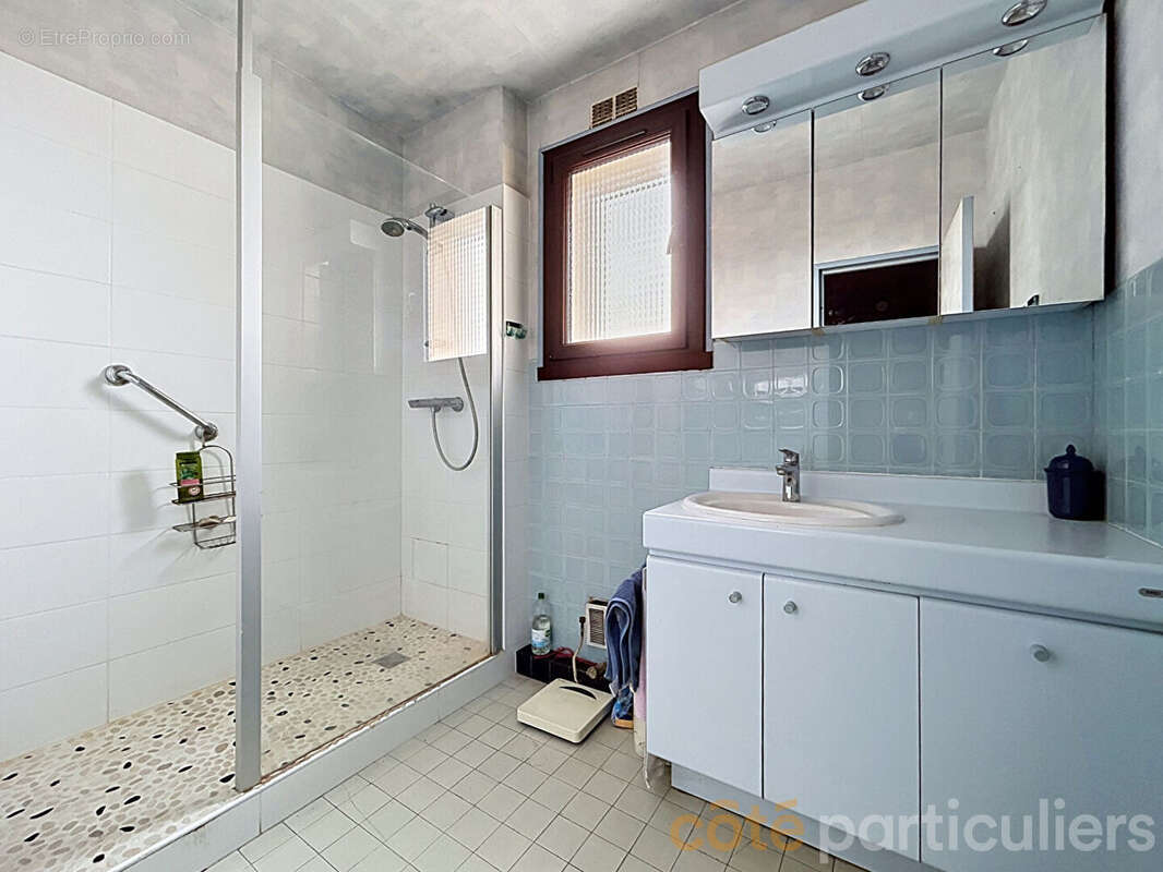 Appartement à SAINT-MAUR-DES-FOSSES