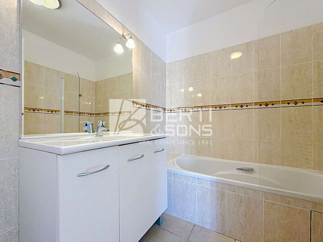 Appartement à MANDELIEU-LA-NAPOULE