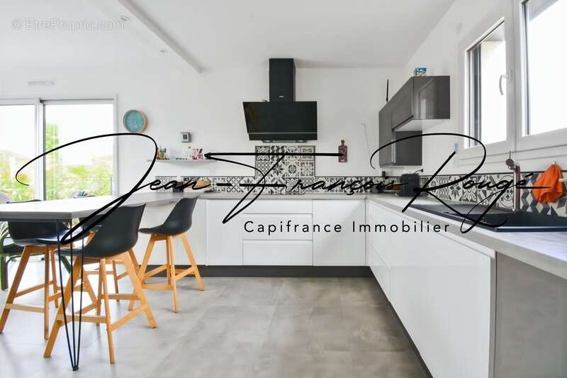 Maison contemporaine de 149 m² avec vie de plain-pied et à seulement 350 mètres de la plage !!! - photo 9