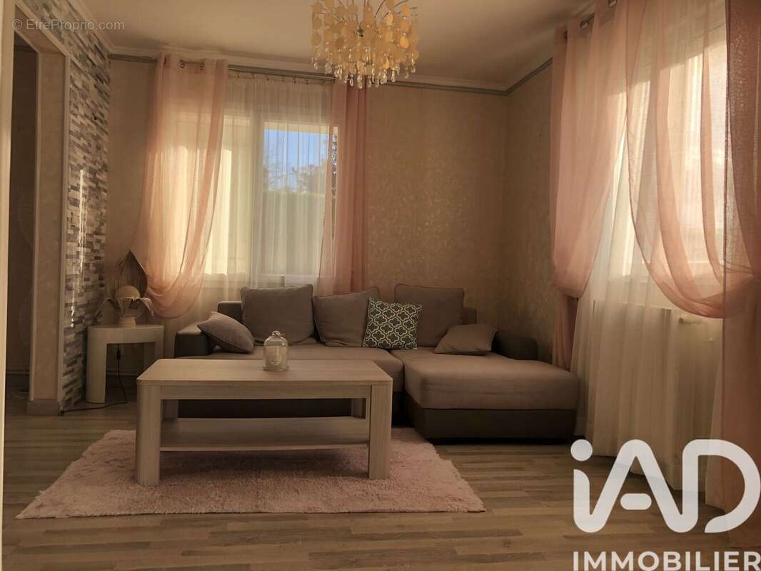 Maison 170 m² à Villegouge  - photo 9