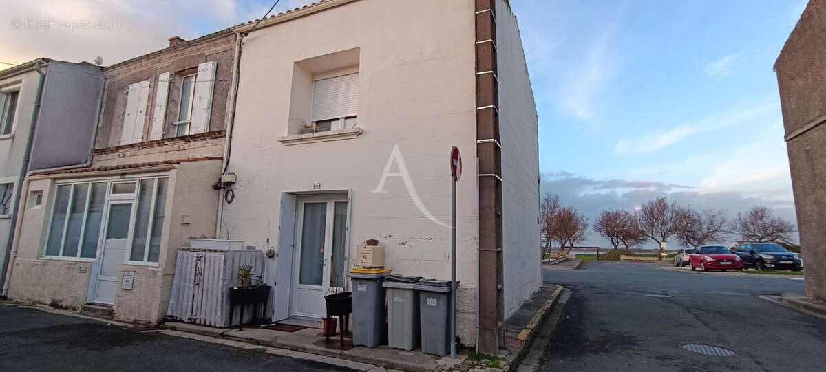 Maison à PORT-DES-BARQUES