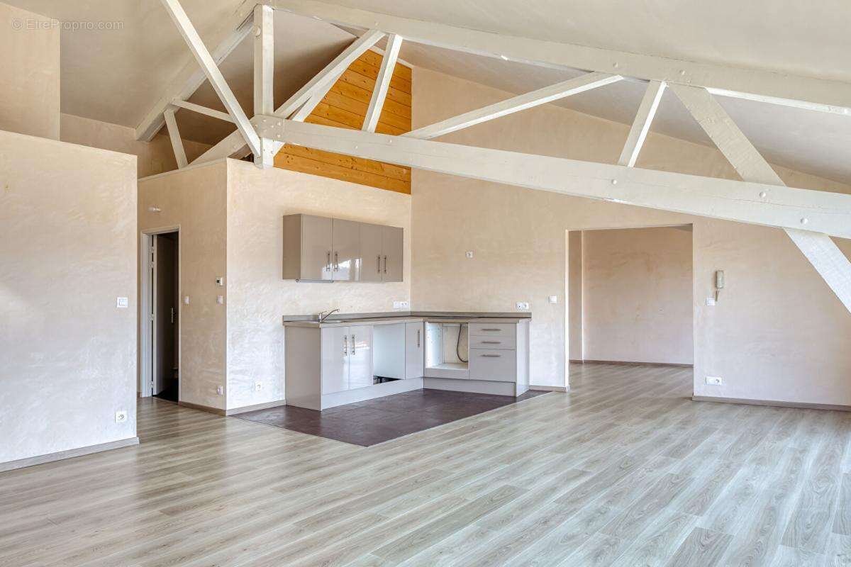 Lumineux Appartement  3 pièces 99.64 m2 Superbes Volumes  Etat impeccable - photo 4