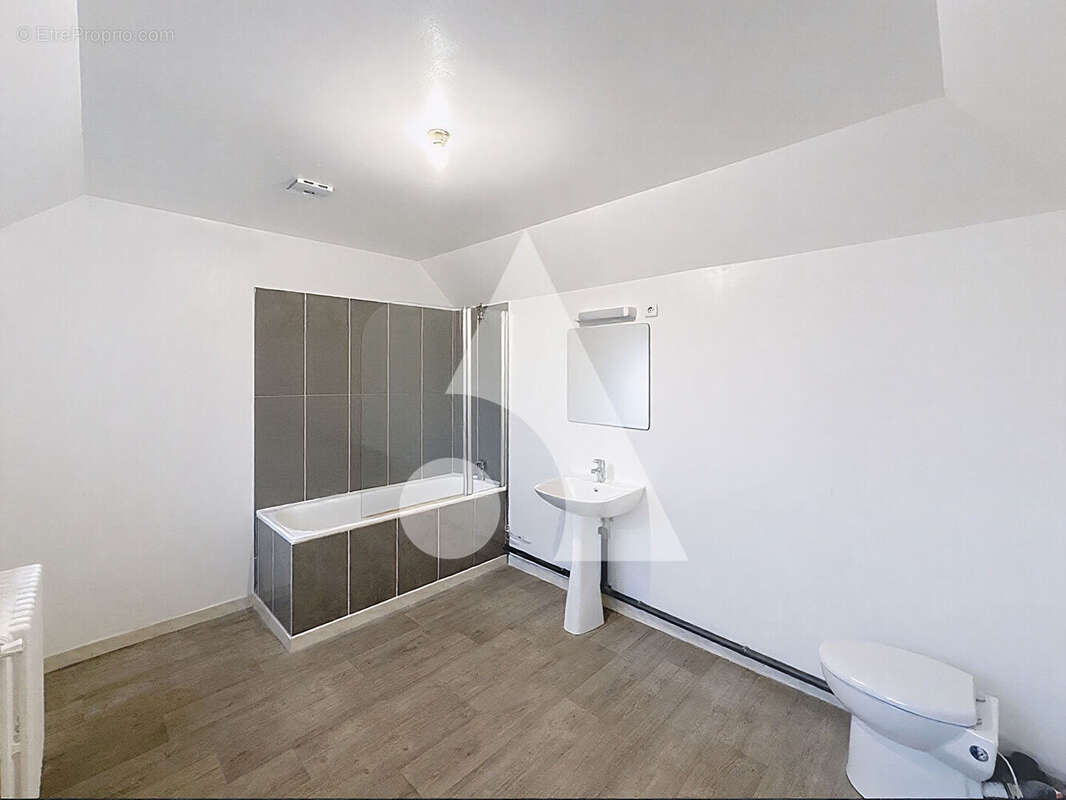 Maison à QUIEVRECHAIN