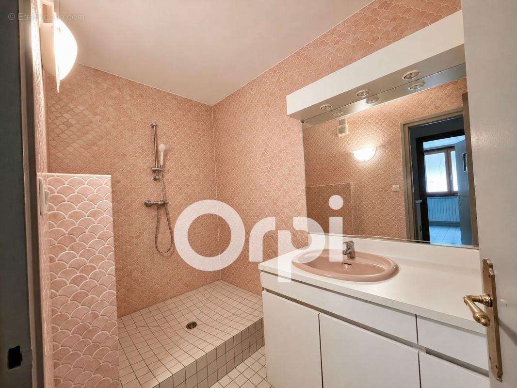 Appartement à SAINT-MARTIN-D'HERES