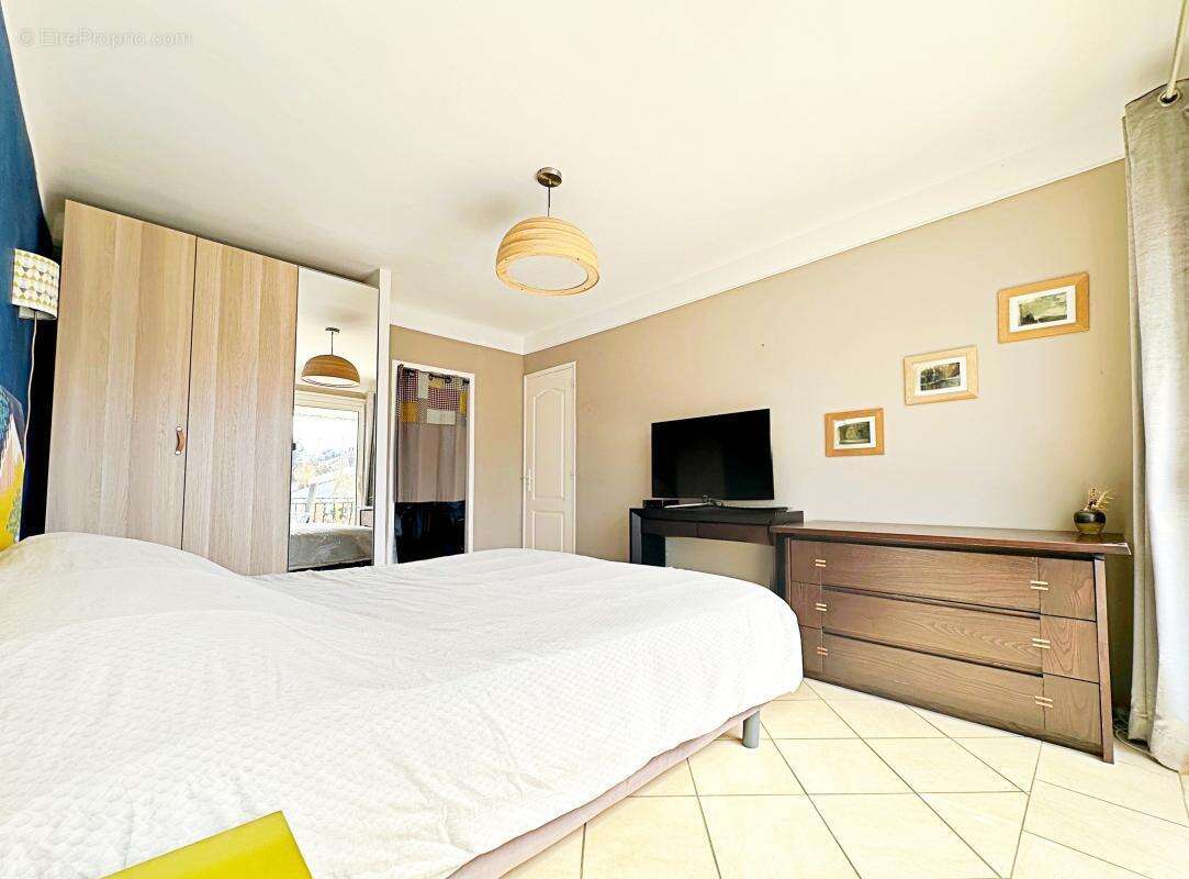 Maison 163 m² à Villeneuve-Les-Avignon  - photo 8