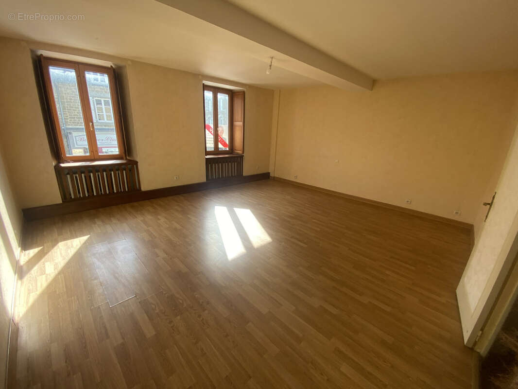 Maison à LOUVIGNE-DU-DESERT