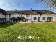 Maison à CROISILLES