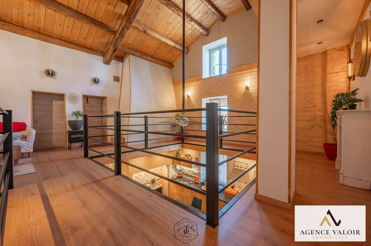 A vendre_Maison rénovée 225 m2   4 chambres   Grands volumes   Dépendance et Grange 500 m2 - photo 8