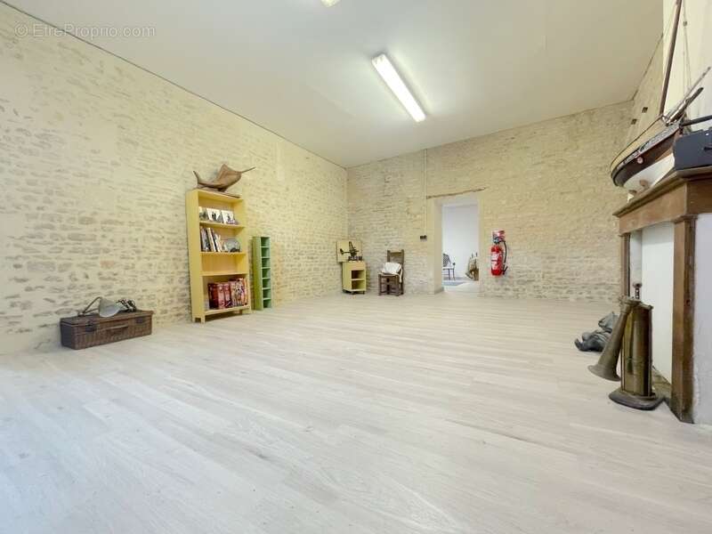 Maison à SAINTE-RADEGONDE-DES-NOYERS