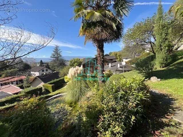 Maison à CHALLES-LES-EAUX