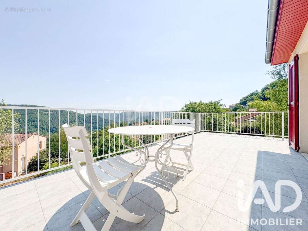 Maison 92 m² à Viala-Du-Tarn  - photo 9