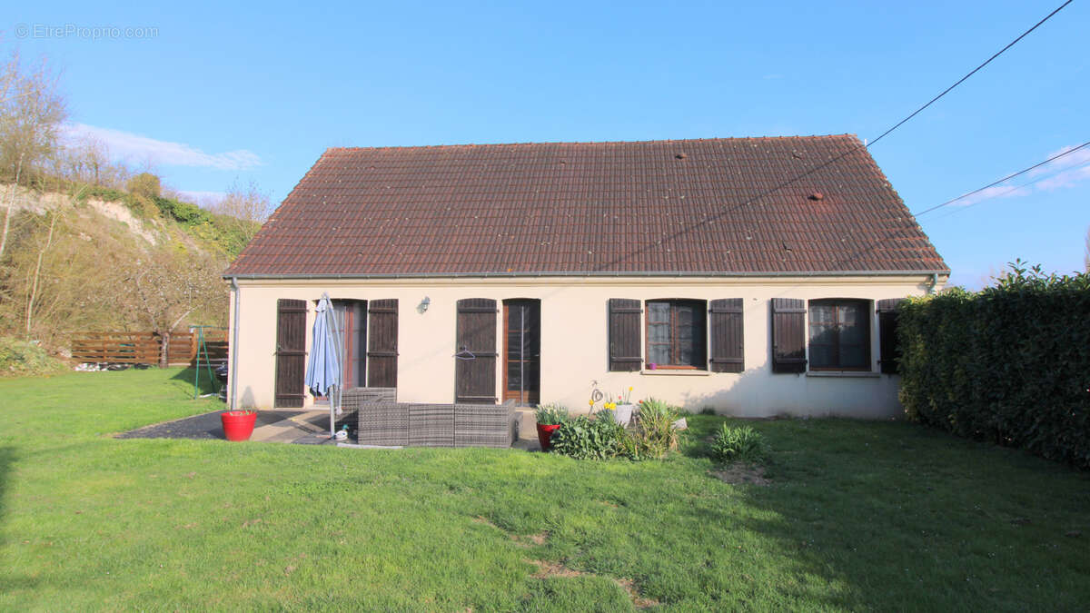 Maison à CHERISY