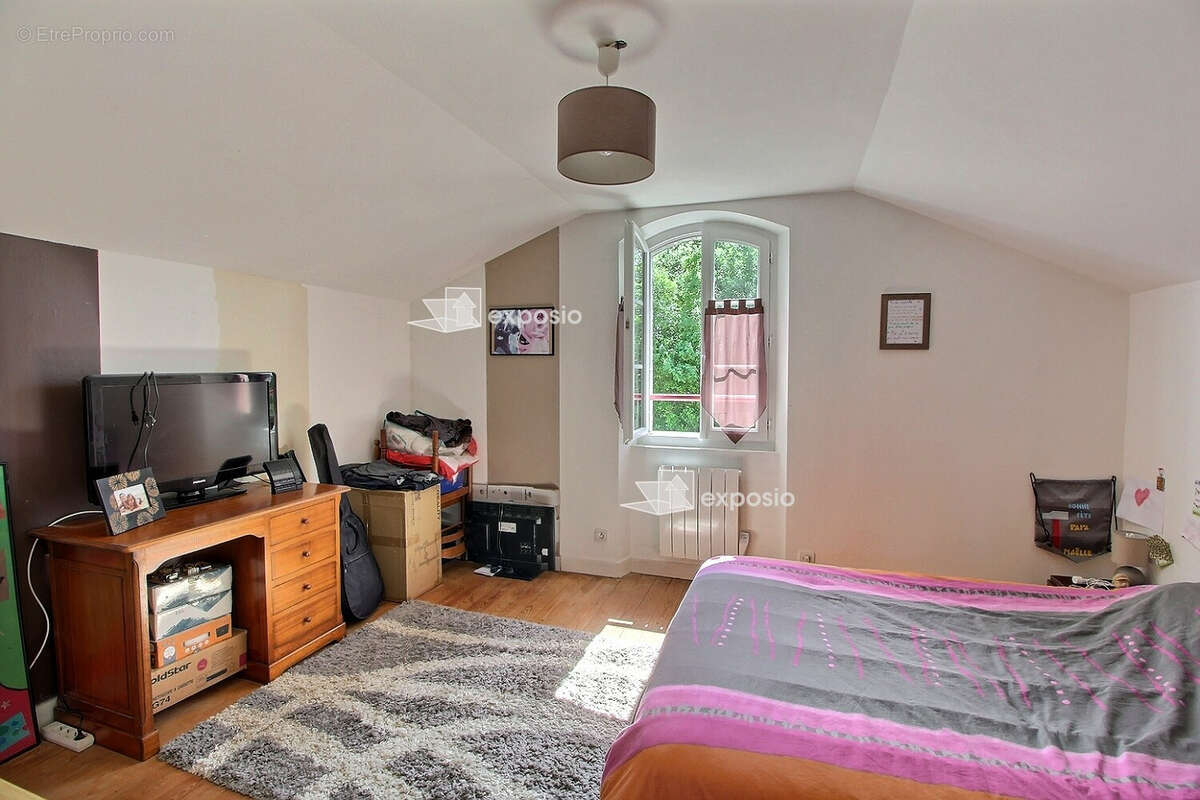 Maison à PRISSE-LA-CHARRIERE