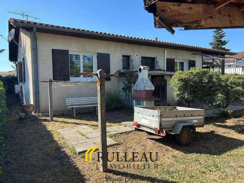 Maison avec garage et beau jardin: proche des commodités - photo 3