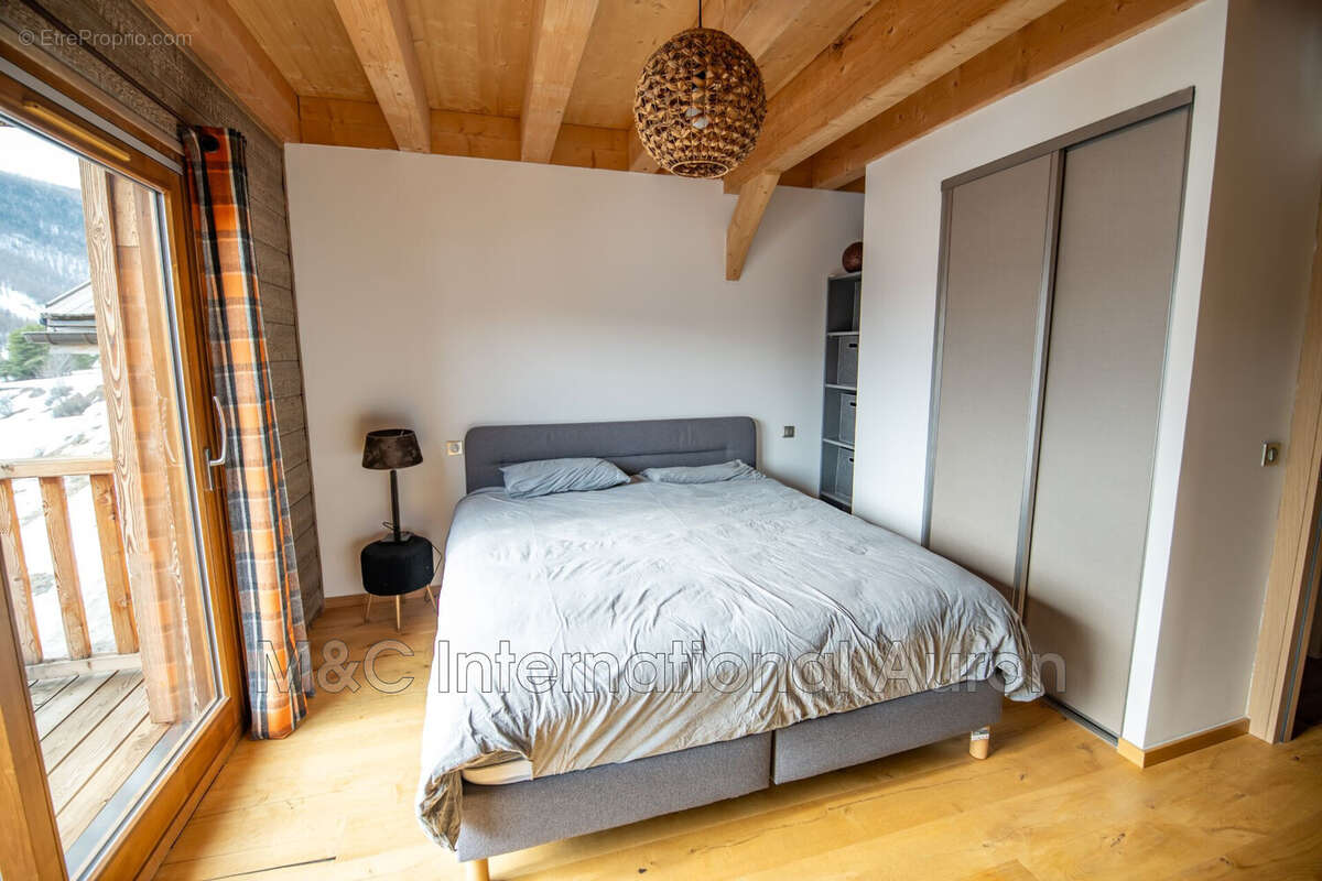Appartement à SAINT-ETIENNE-DE-TINEE