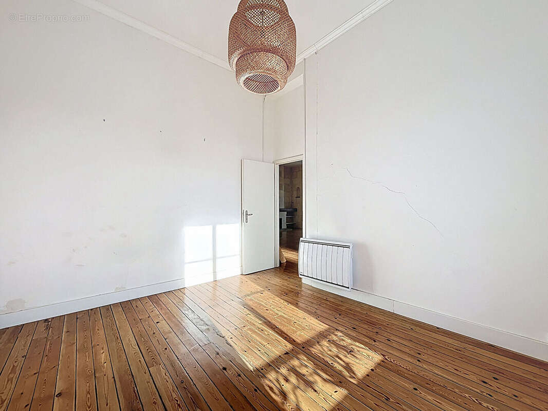 Un appartement de caractère baigné de lumière - pierres apparentes et parquet - photo 6