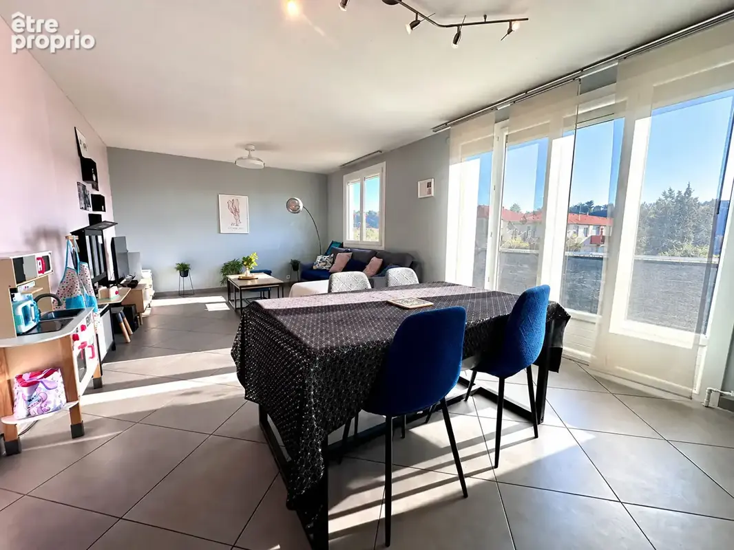 FEYZIN- Appartement T4 - spacieux et rénové - photo 3