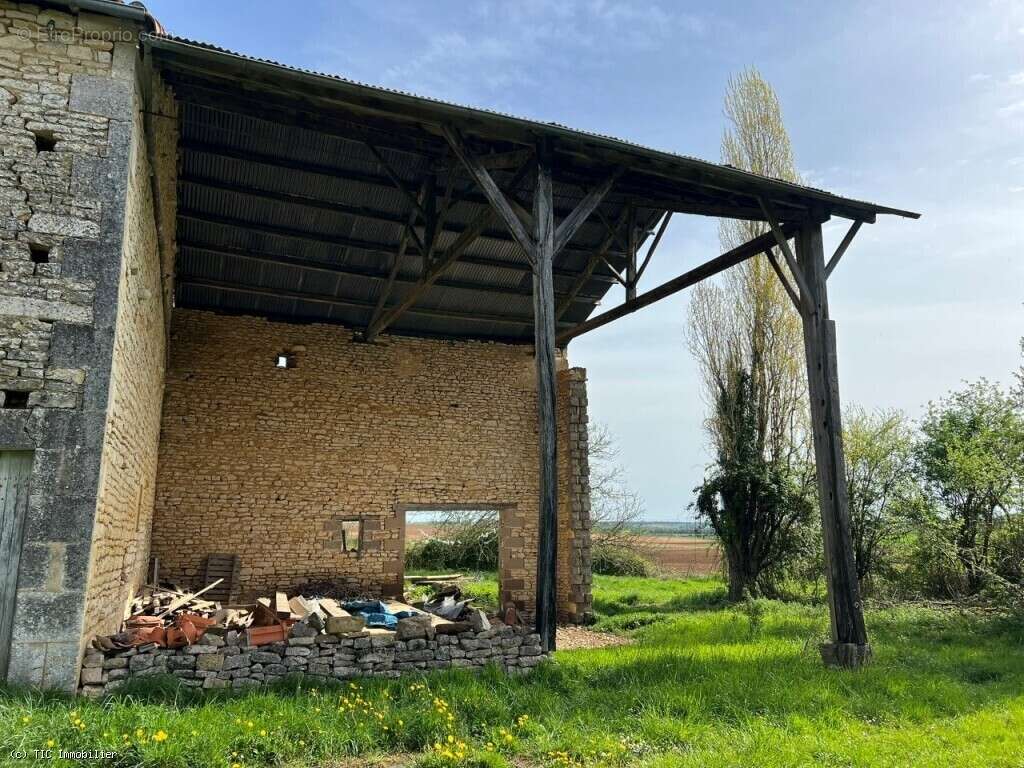 Maison à RUFFEC