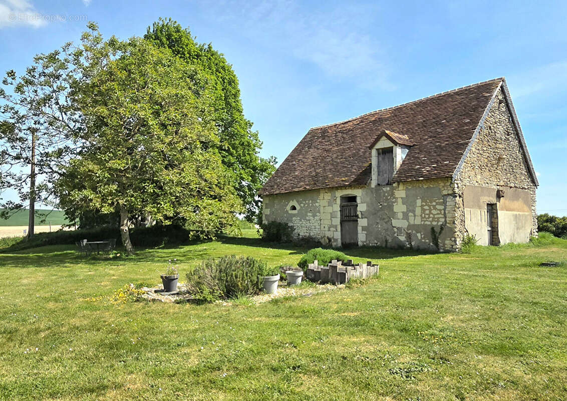 Maison à LUCAY-LE-MALE