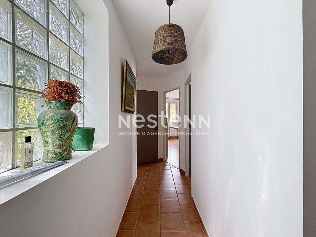 EXCLUSIVITE !! Mirabeau  - Maison de plain-pied avec piscine et vue sur le château - photo 11