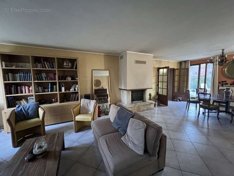 Maison à DAMPIERRE-EN-YVELINES